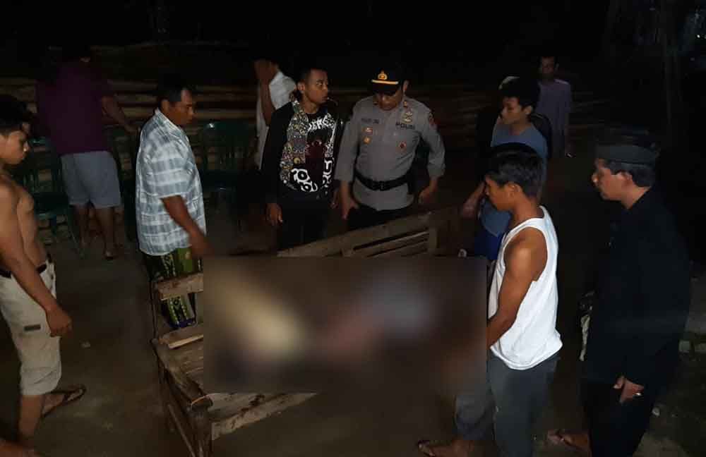 Evakuasi jenazah korban dari sumur di Blitar