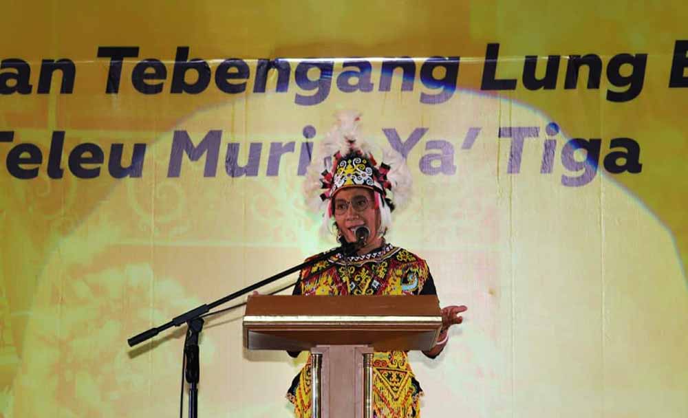 Menteri Susi Terima Gelar Kehormatan dari Suku Dayak Kenyah