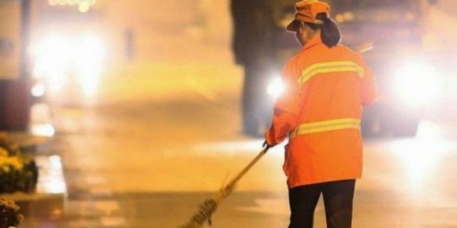 “Pasukan Oranye” Lembur Bersih 6,25 Ton Sampah di Surabaya