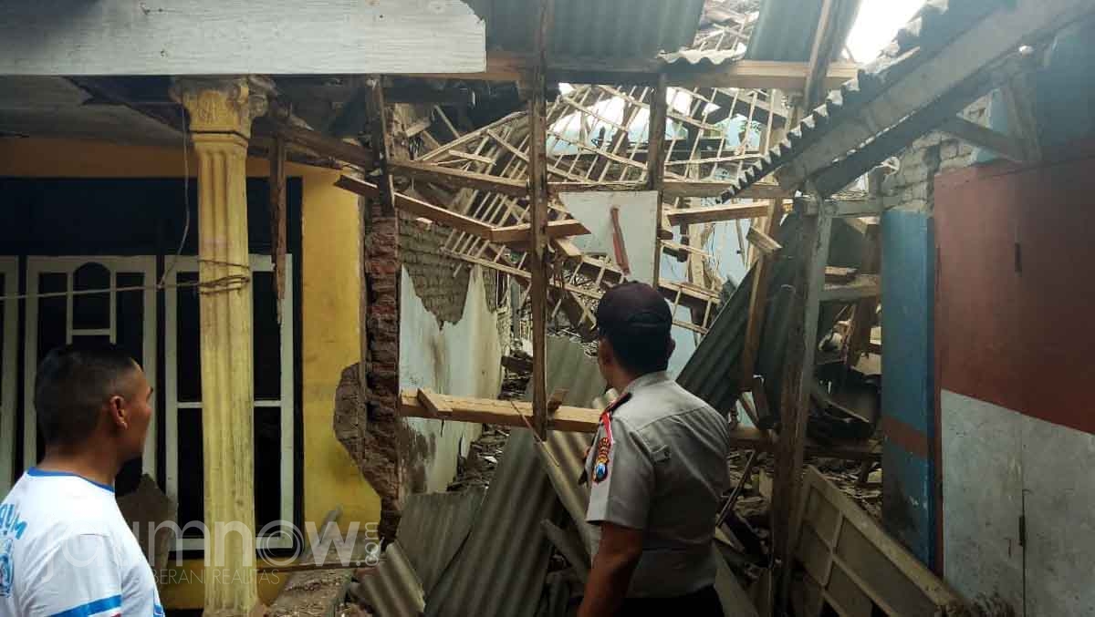 Kondisi rumah Maskur yang hancur terkena ledakan mercon