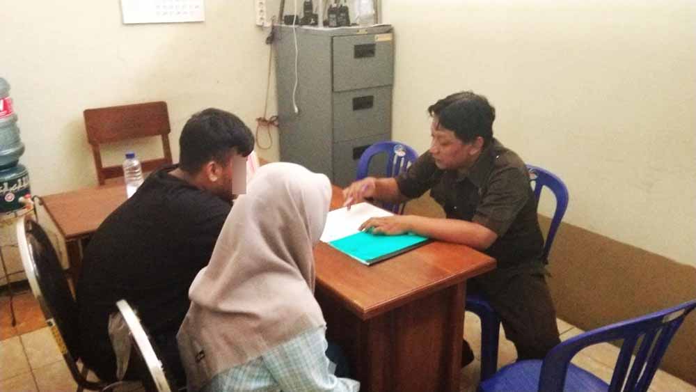 Pasangan pelajar yang tertangkap mesum saat di kantor Satpol PP Magetan