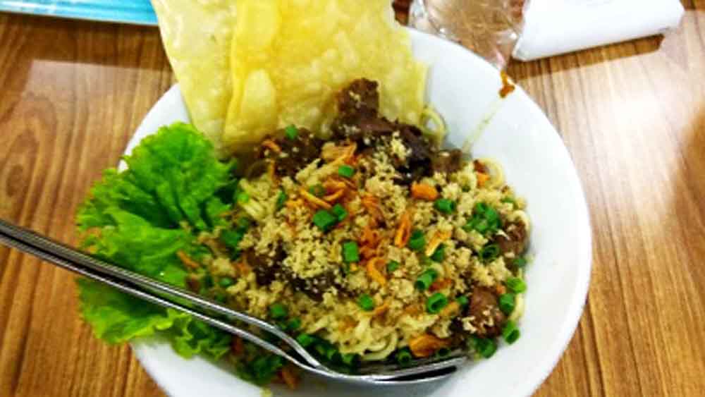 Menyantap Mie Ayam Legendaris Kota Malang