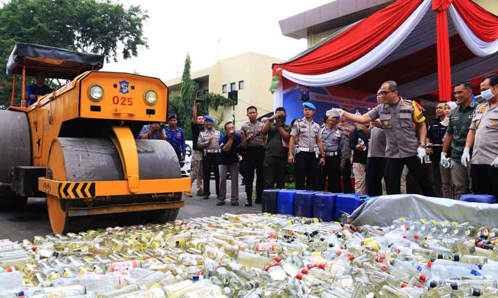 Operasi Cipta Kondisi di Jatim, Polisi Musnahkan Ribuan Liter Miras