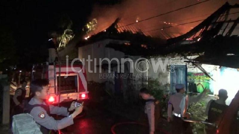 Rumah yang terbakar di Ponorogo/Foto: Mita Kusuma