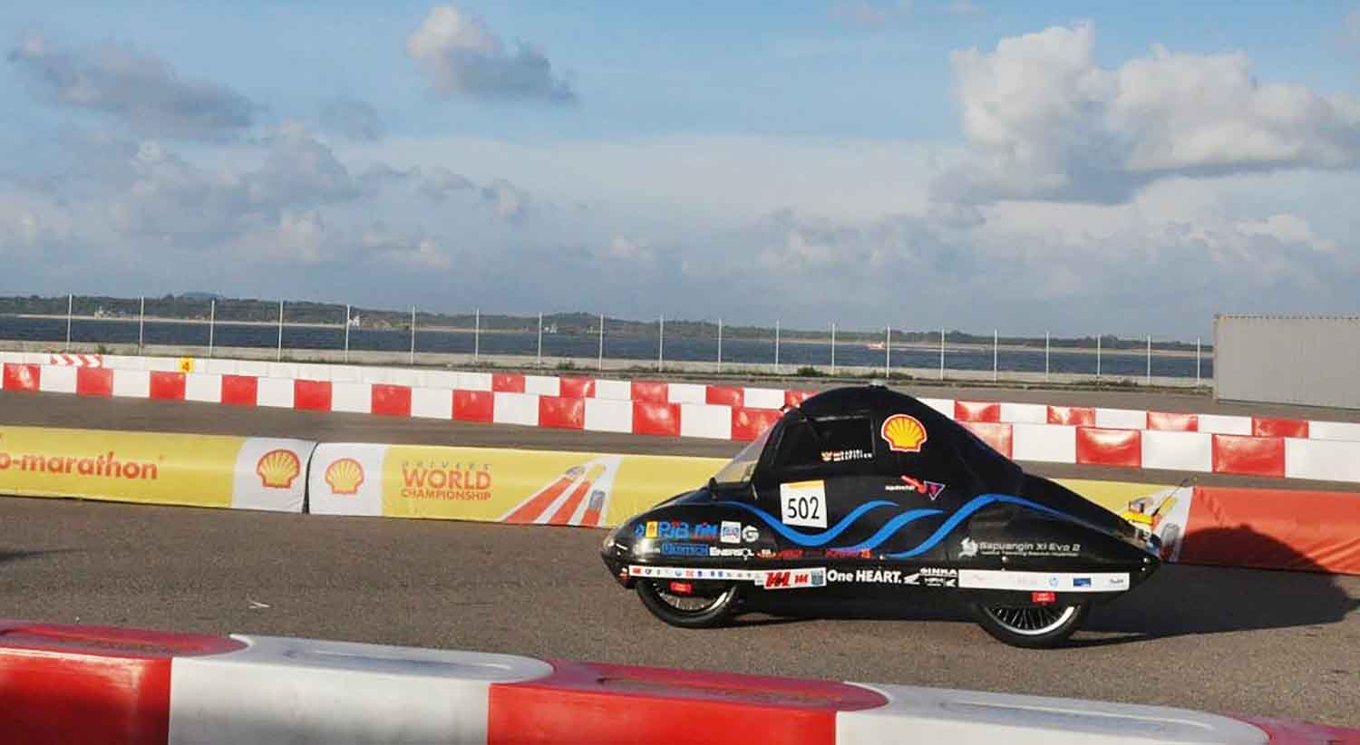 Mobil Sapuangin saat berlaga di ajang bergengsi Shell Eco-Marathon (SEM) Asia 2018.

