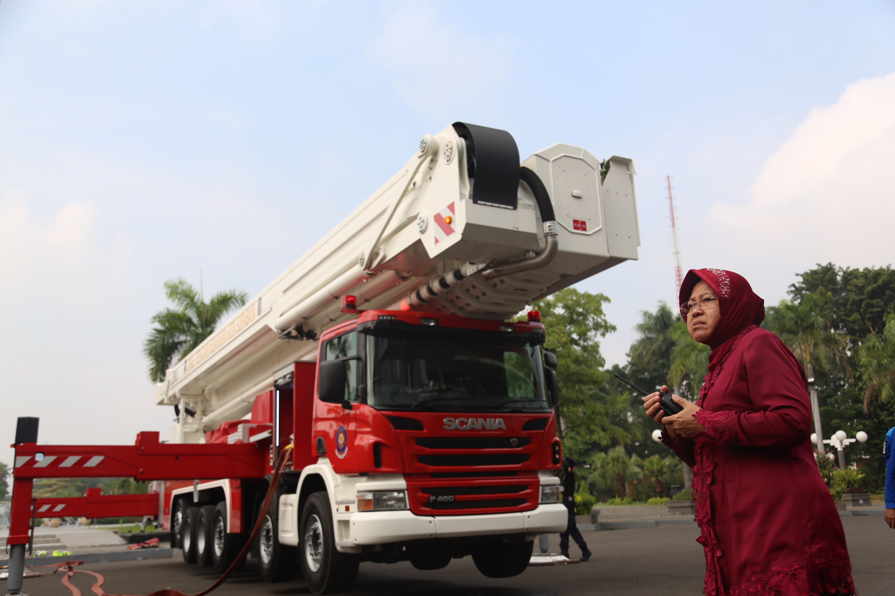 Pertama di Indonesia, Surabaya Punya Mobil Pemadam Kebakaran Bronto Sk