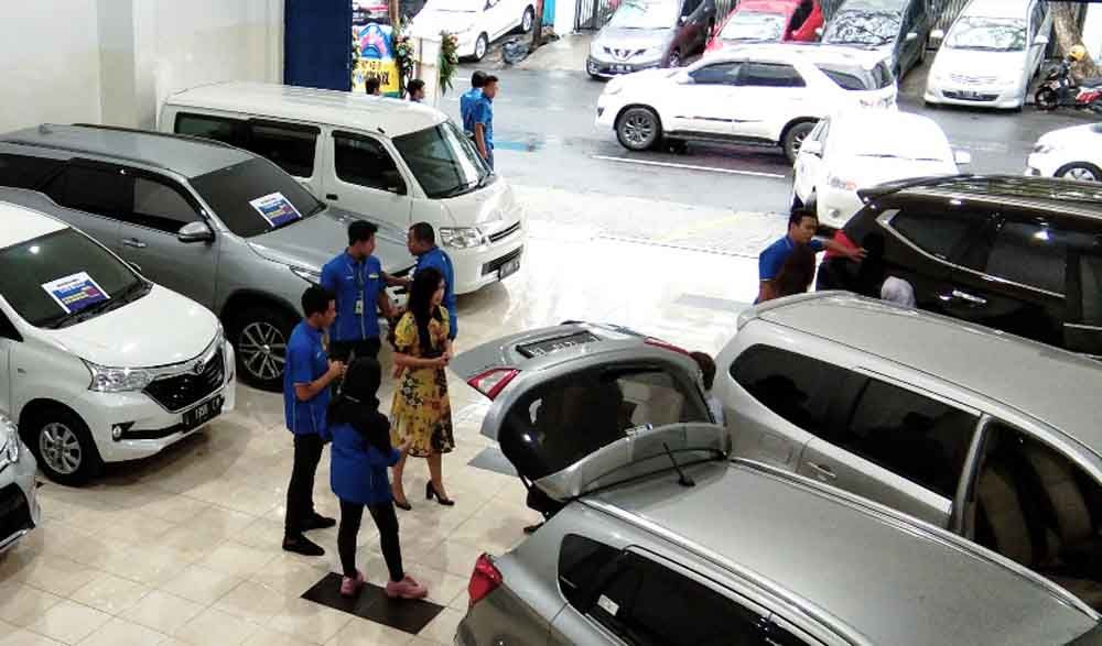 Delaer mobil bekas di Surabaya