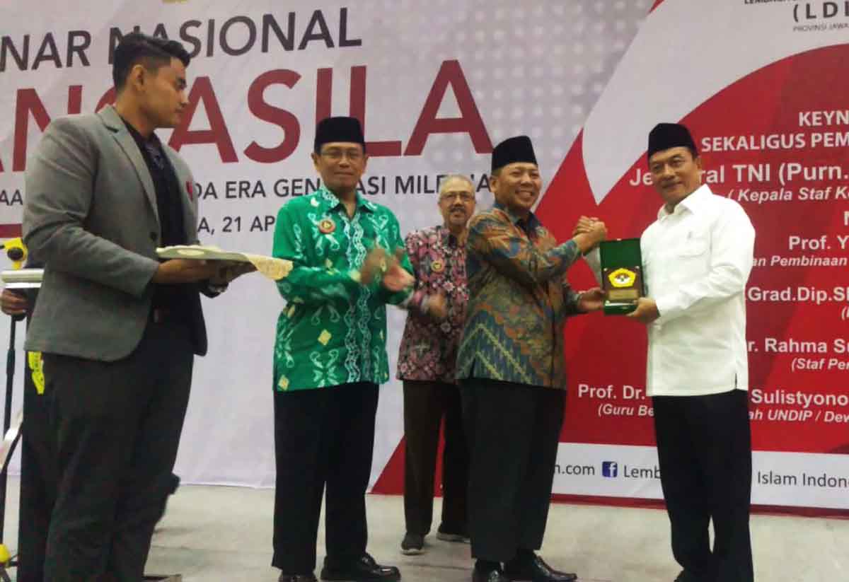Kepala Staf Kepresidenan Jendral TNI (Purn) Moeldoko saat acara Seminar Nasional Pancasila di Surabaya.