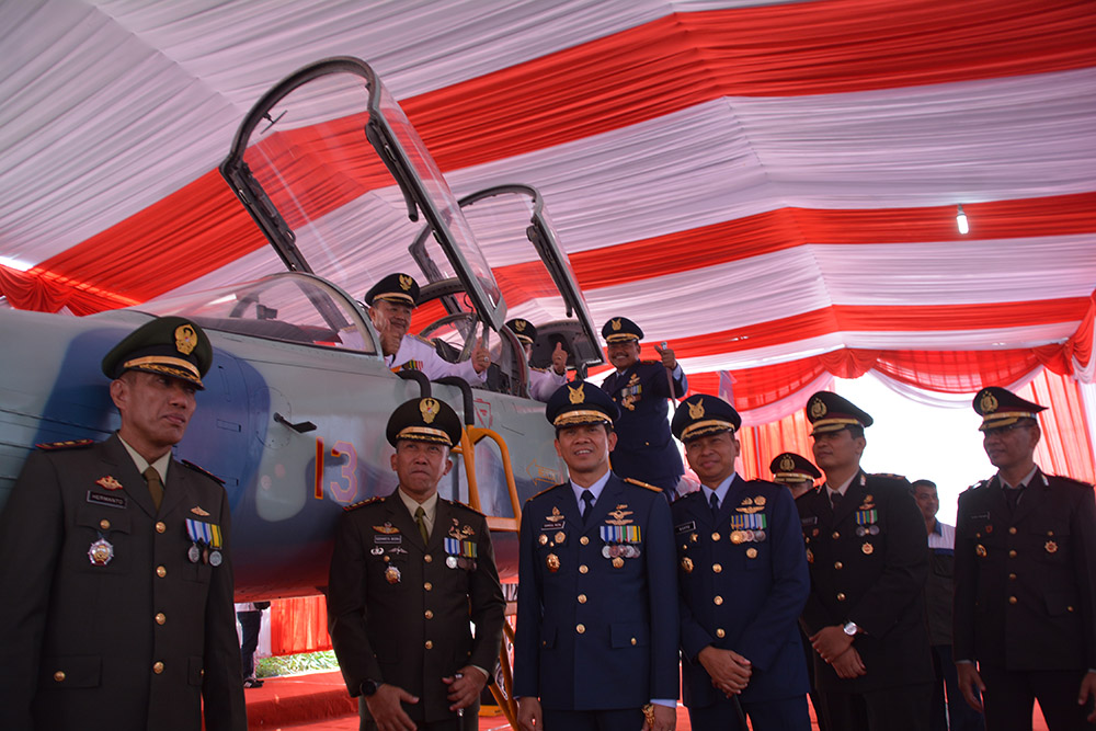 Pesawat F-5 Tiger yang diserahkan dari Lanud Iswahjudi ke Pemkab Madiun.