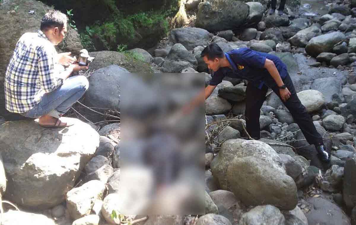 Petugas menggelar olah TKP penemuan mayat tanpa identitas.