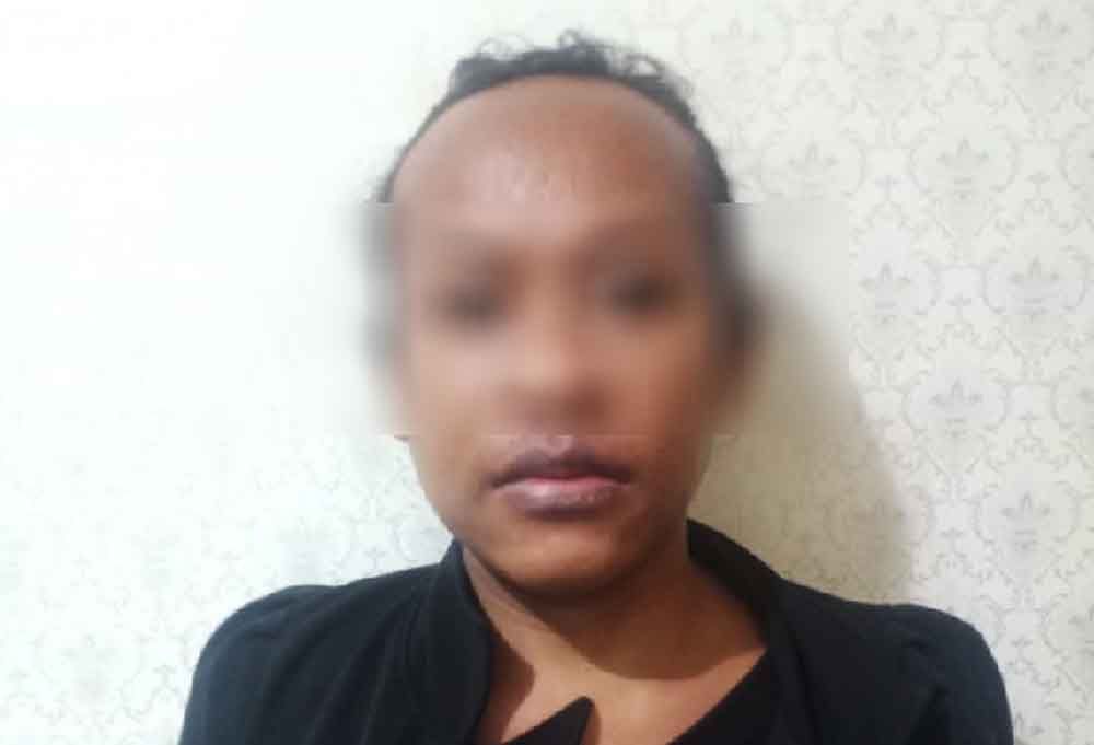 Tersangka mucikari saat di Mapolres Banyuwangi