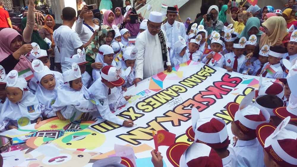 Suasanan pengenalan momen Asian Games di SD Muhammadiyah 18 Surabaya