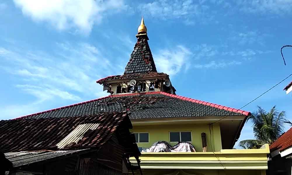 Disambar Petir, Kubah Musala di Banyuwangi Nyaris Runtuh