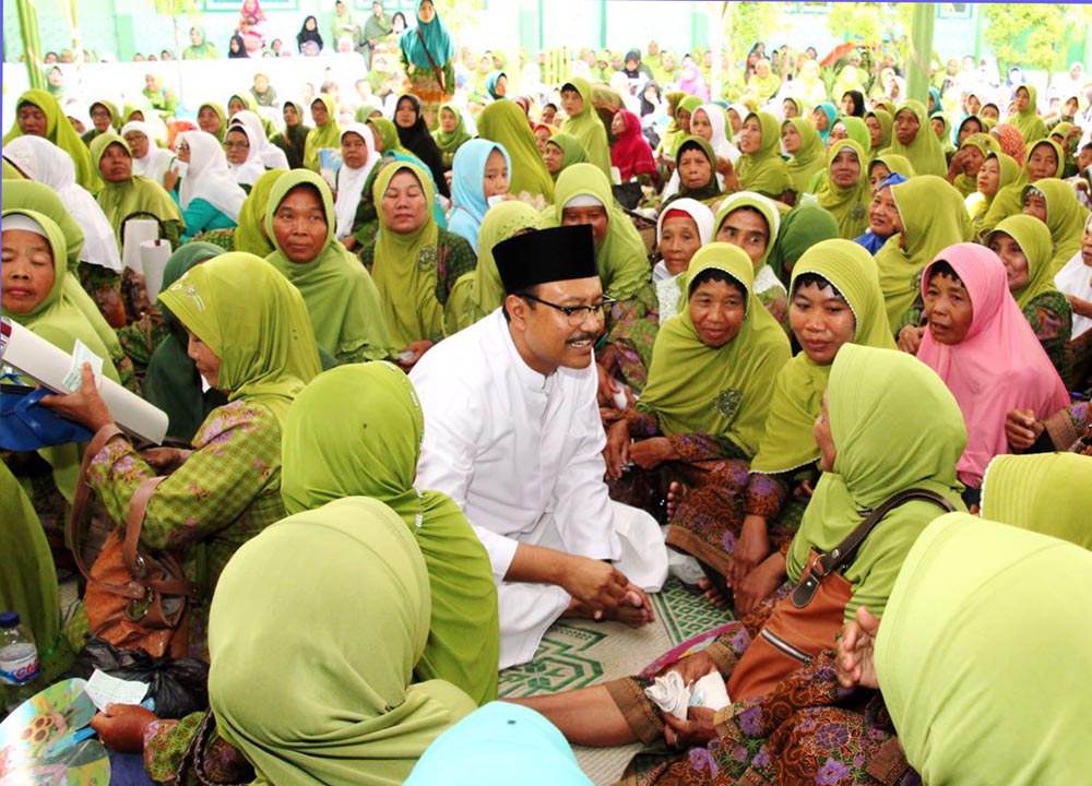 Gus Ipul di tengah muslimat NU Gresik
