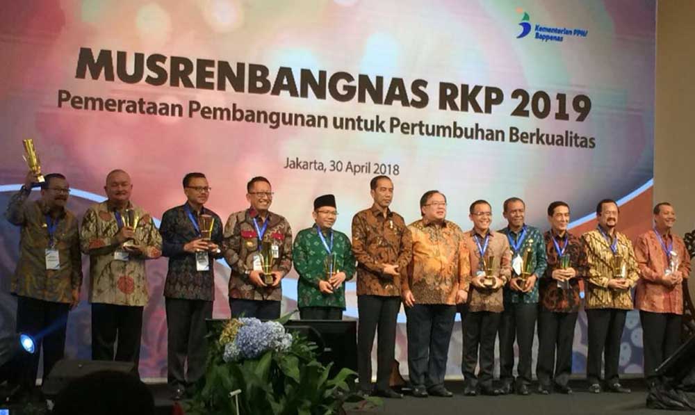 Presiden Jokowi bersama para penerima penghargaan/fotoa: istimewa