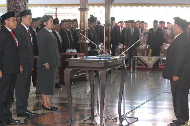 Proses pelantikan mutasi pejabat di lingkungan Pemkab Blitar