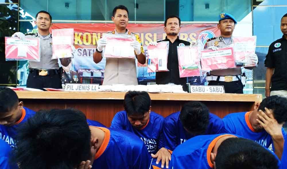 Para tersangka saat di Mapolres Kediri