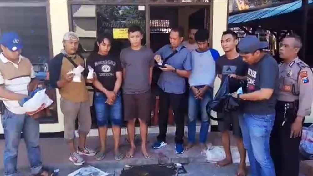 Empat pelaku saat diamankan di Mapolsek Ngoro