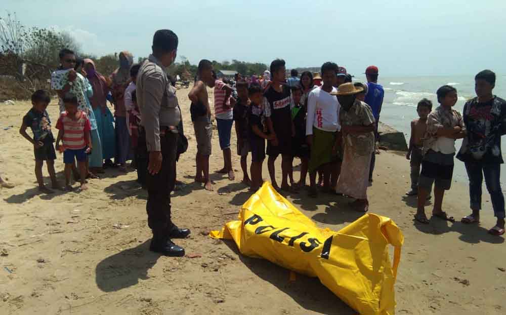 Jenazah Rohim, nelayan Kota Probolinggo yang ditemukan di perairan Madura.