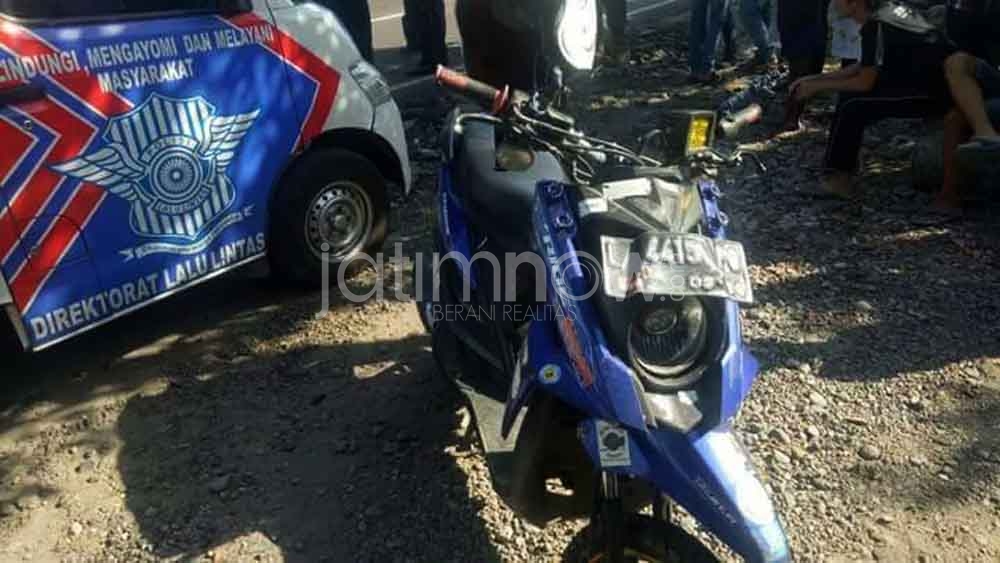 Tempaat kejadian perkara tabrakan bus dan motor.