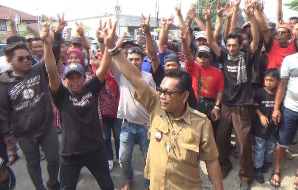 Dituntut 6 Bulan Penjara, Kades Pencegat Sandiaga Acungkan Dua Jari