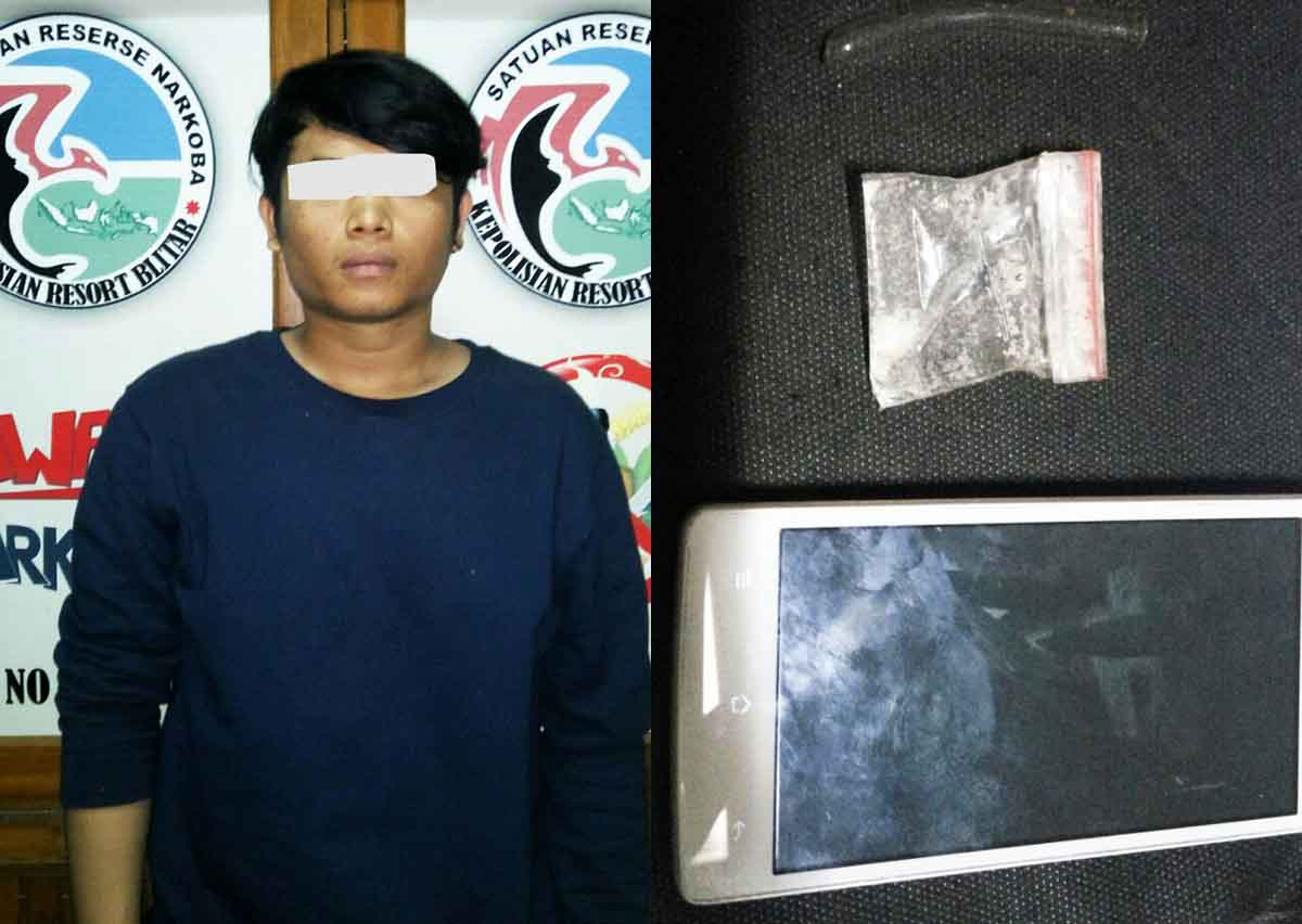 Tersangka bersama barang bukti saat diamankan di Polres Blitar.