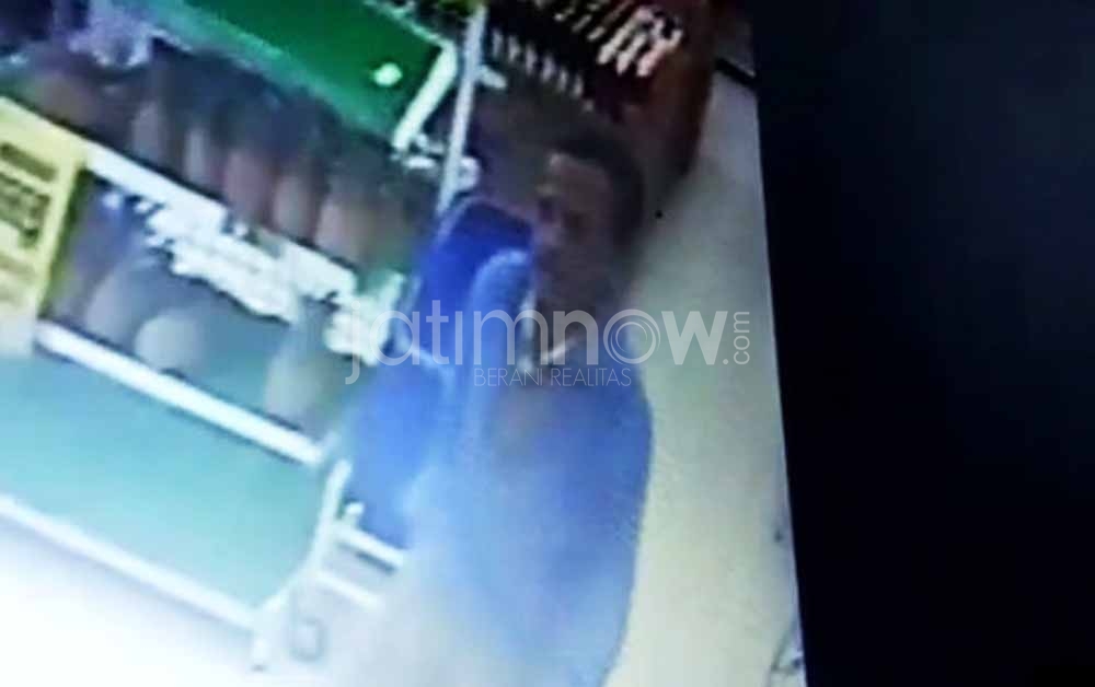 Hasil rekaman CCTV yang diduga sebagai tersangka pelaku perampasan motor ojek online