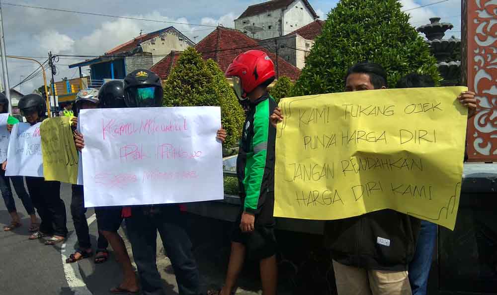 Demo di Blitar, Driver Ojek Online Ancam Tak Pilih Prabowo-Sandi 