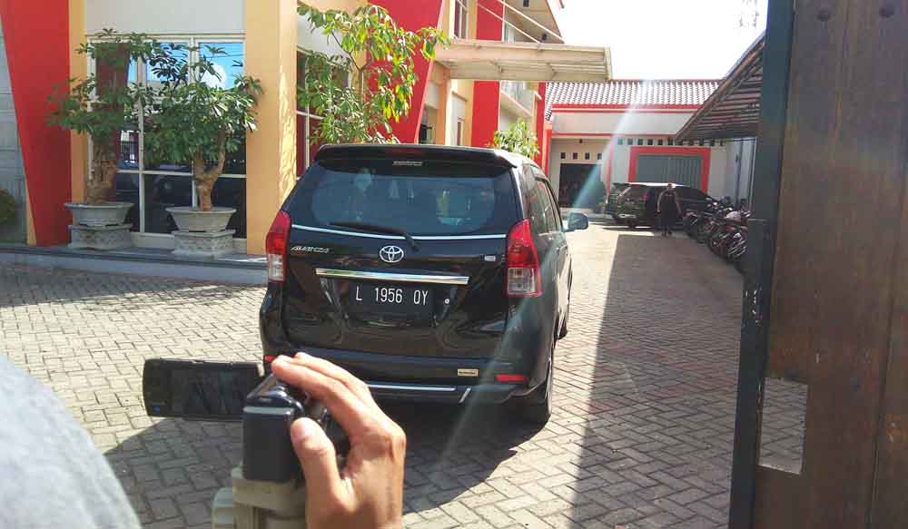 Suasanan kantor PT Modern Teknik Perkasa saat di periksa KPK