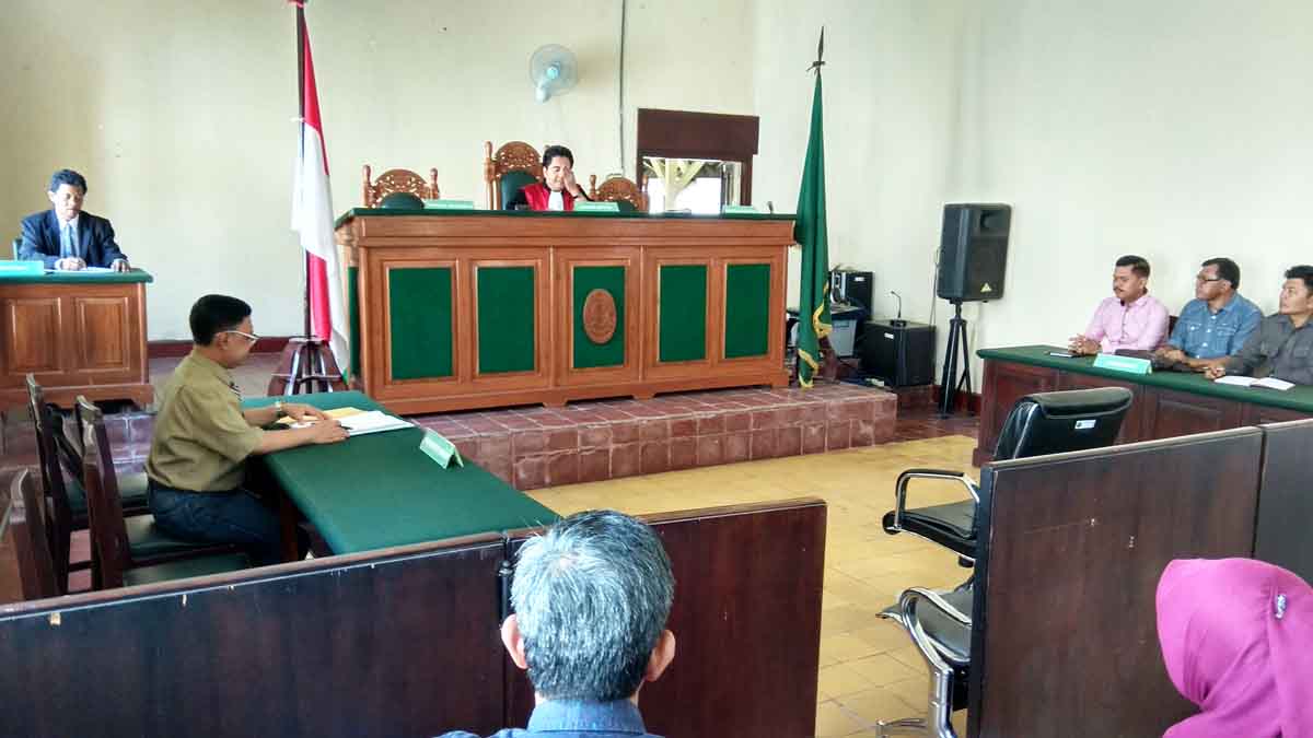 Suasana sidang praperadilan kasus OTT Lurah Garum di Blitar.