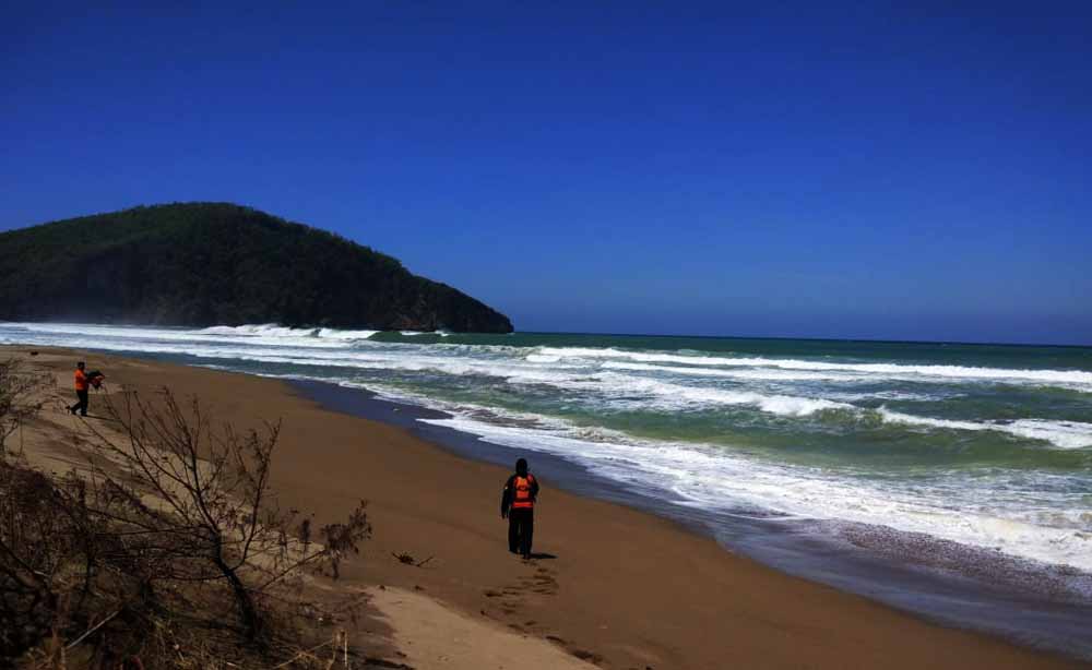 Pencarian Nelayan Hilang di Pacitan Terkendala Ombak Tinggi