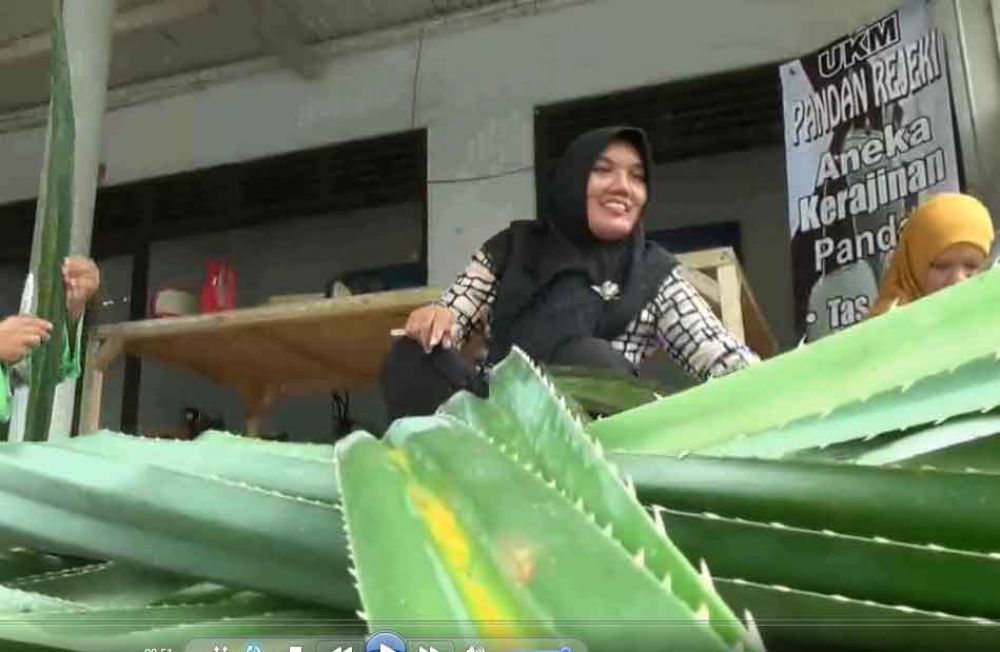 Kerajinan anyaman daun pandan