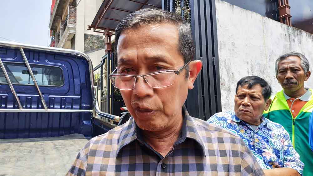 Sekretaris KONI Kota Batu saat bertakziyah di rumah duka