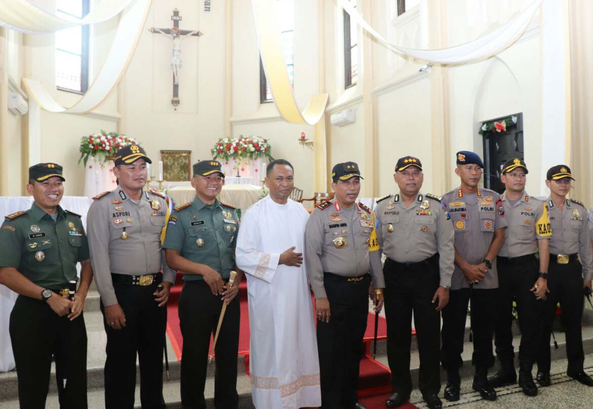 Kunjungi Gereja, Kapolda Jatim: Semoga Aman Sampai Tahun Baru