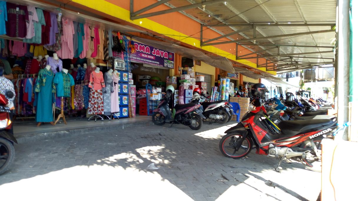 Pasar Legi atau Pasar Songgolangit di Ponorogo.