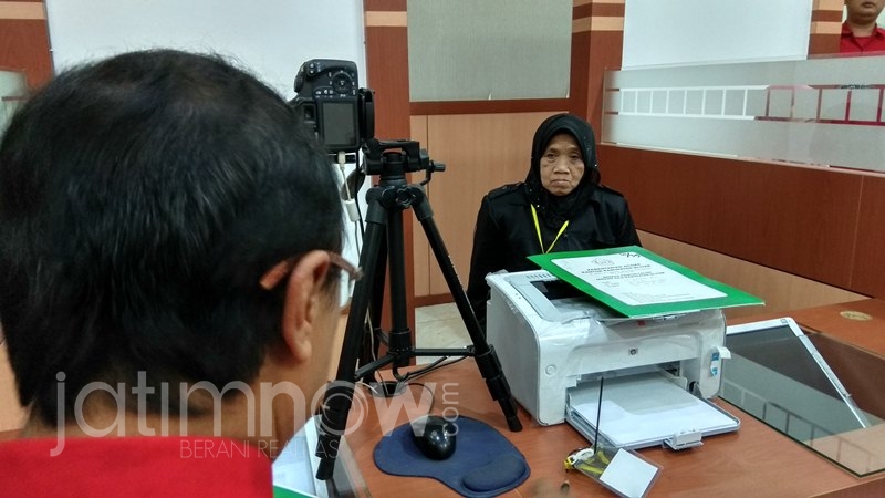 Super Cepat, Para Lansia di Blitar Urus Paspor Hanya 10 Menit
