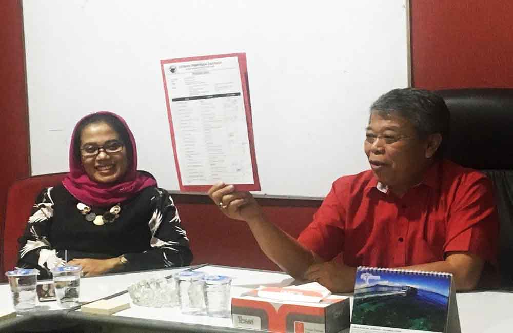 Ketua DPD PDIP Jatim, Kusnadi (kanan) dan Sekretaris DPD PDIP Jatim, Sri Untari