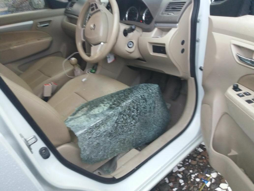 Kondisi mobil IL, pasca dibobol maling. (Foto : Istimewa).