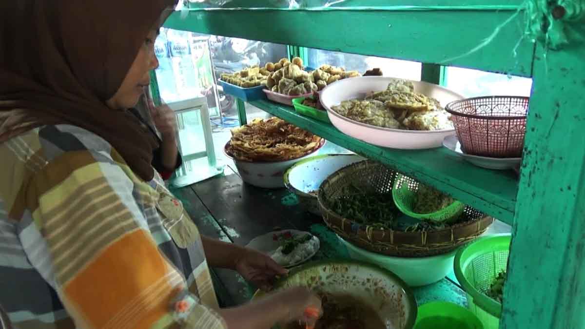 Pecel iwak kali Ponorogo.