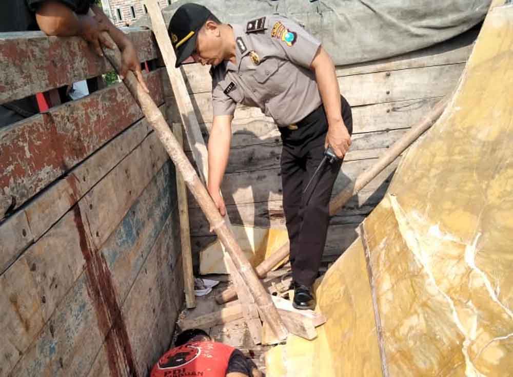 Polisi mendatangi lokasi tewasnya pekerja pabrik marmer di Tulungagung