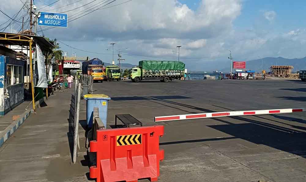 Pintu masuk di dermaga LCM yang ditutup