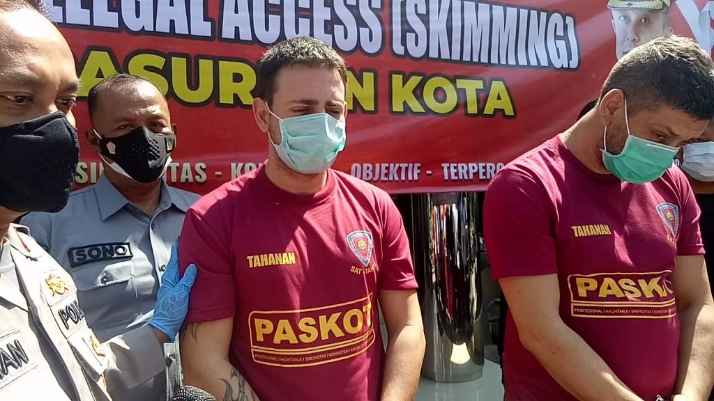 2 orang WNA Bulgaria pelaku skimming ATM di Mapolres Pasuruan Kota.