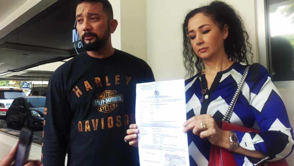 Teuku Mochtar Djohansyah (kiri), Houria Robyn (kanan)