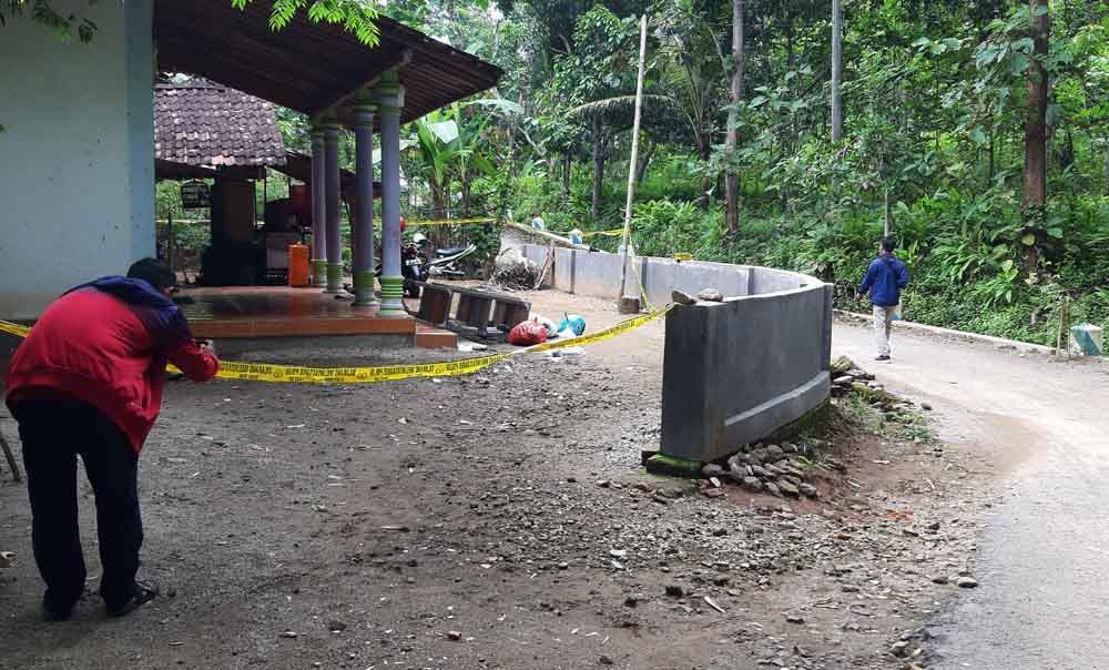 Rumah wanita yang tewas bersimbah darah dipasang garis polisi