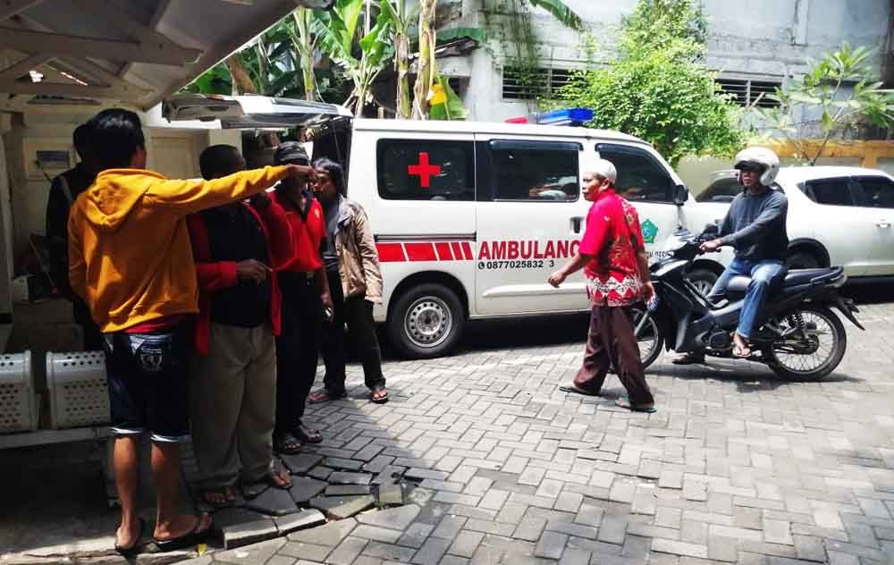 Jenazah korban pembunuhan saat di RSU dr Soetomo Surabaya