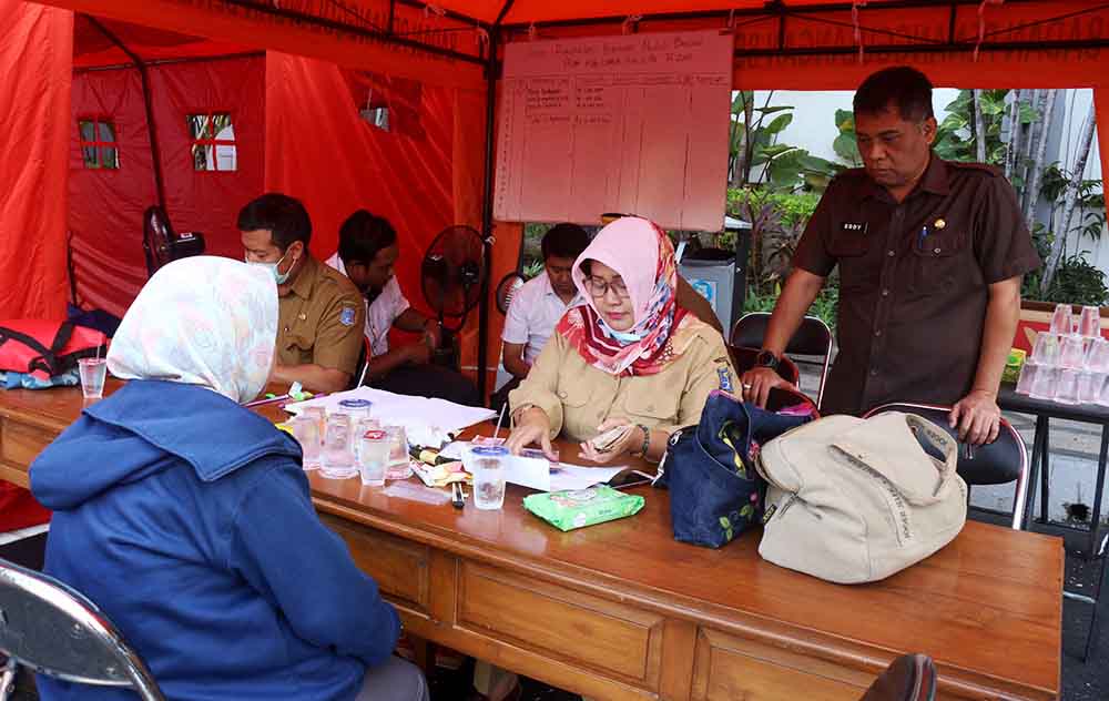 Posko peduli gempa Lombok di halaman Balai Kota Surabaya