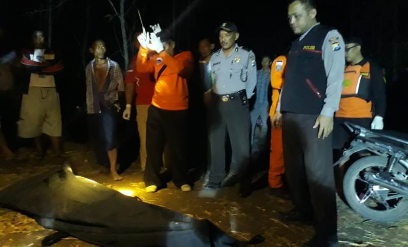 Jasad Edi usai dievaluasi oleh Basarnas/Foto: Mita Kusuma