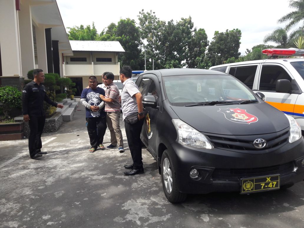 Penculik anak saat digelandang di Polres Blitar Kota