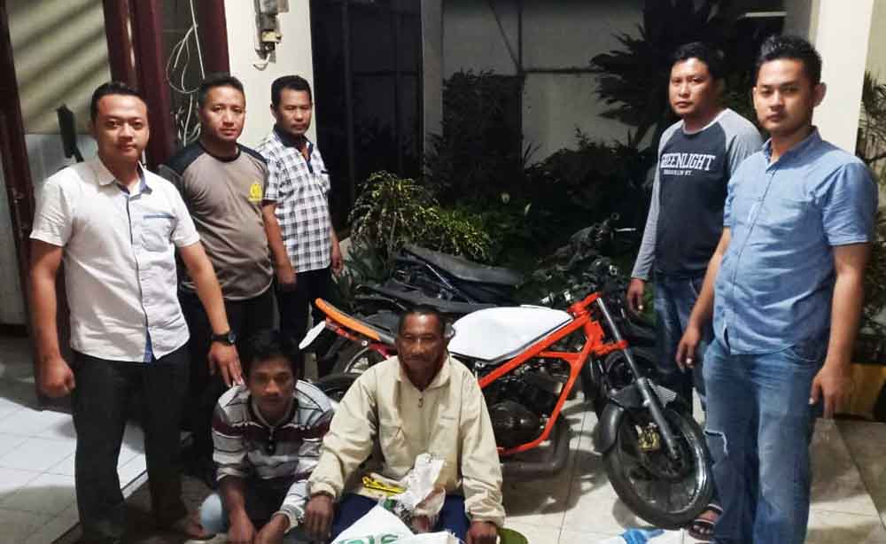 Tersangka saat diamankan di Mapolsek Bululawang