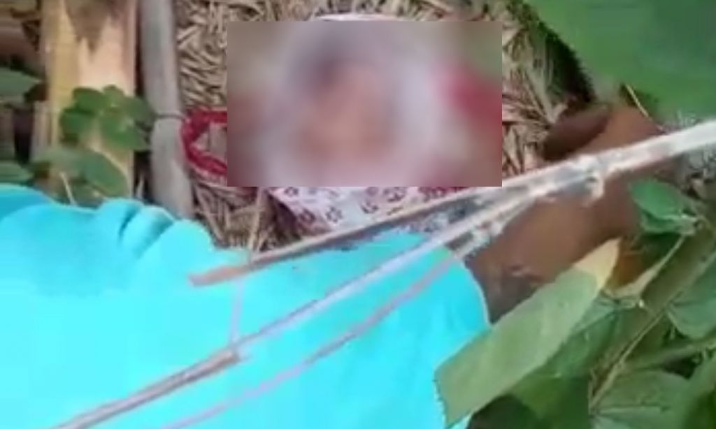 warga temukan bayi perempuan di semak-semak.